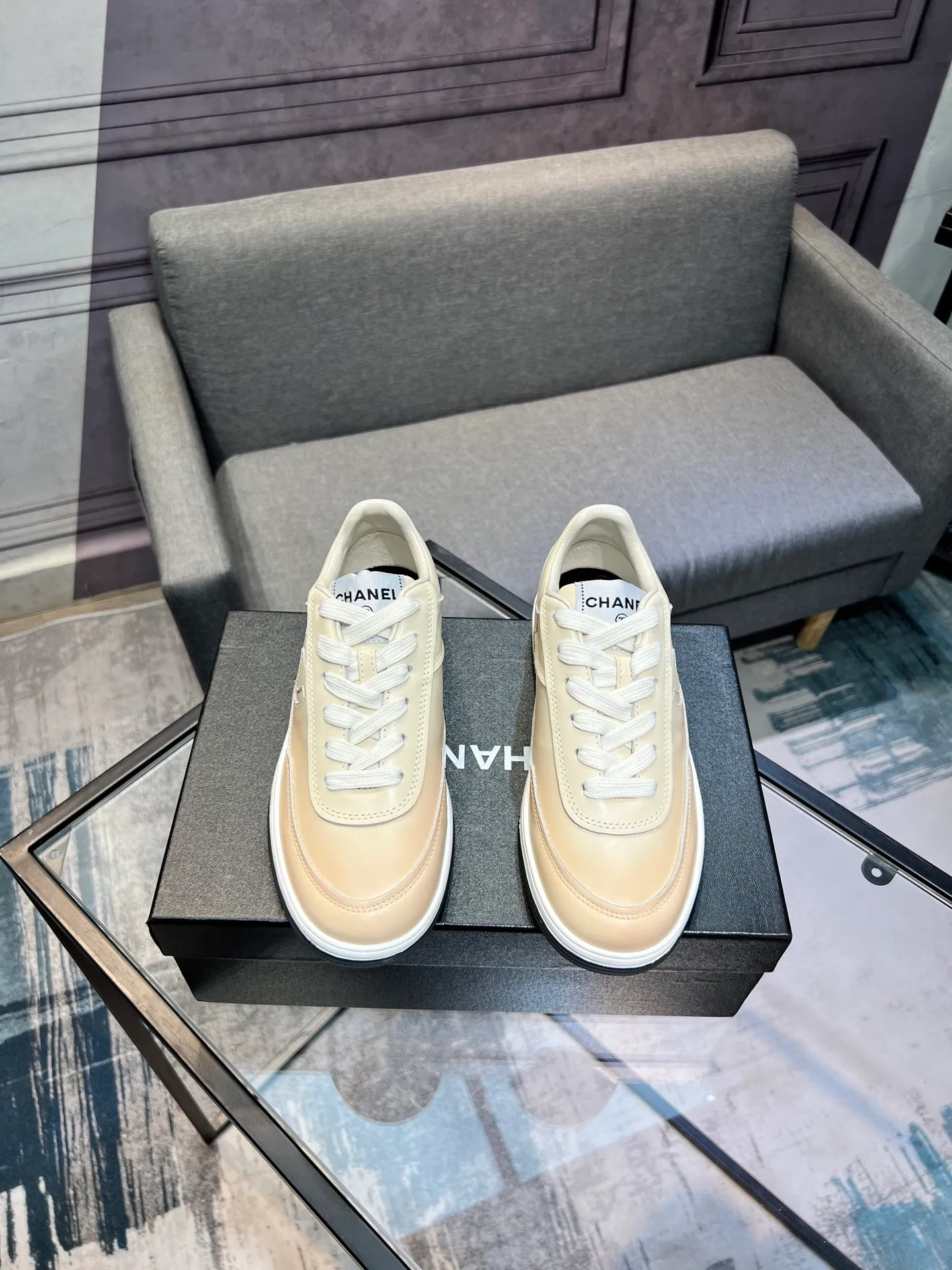 Men's men's shoes 💰660 Exclusive real shot (top version) CHANEL Chanel 2025ss color matching thick-soled casual sports shoes and sneakers. The counter is synchronized. The counter is very popular. A shoe that is very difficult to buy. The most popular thick-soled panda shoes on the Internet. It can be imagined that Xiaoxiang control can't miss it. It has both good looks and comfort. Simple and versatile white shoes. The thick sole increases the height and is super versatile. Close your eyes and wear it. Whoever wears it will look better. Upper: calfskin Lining: imported sheepskin lining Outsole: TPU original outsole Size: 35-44 (customized for women 41 and 40, and 45 for men)